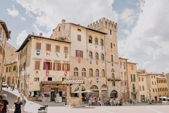 Arezzo's Gold District in 2026: The Talent Market That Is Splitting in Two