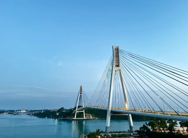 Rekrutmen Logistik Maritim Batam: Mengapa Investasi Mengalir Deras Sementara Talenta Senior Pergi