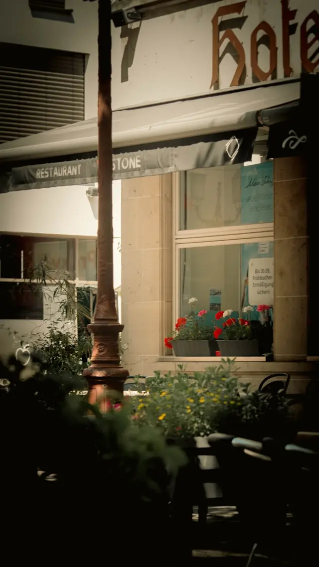 Ettelbrücks Einzelhandels-Paradox: Volle Ladenlokale, leere Managementbüros und die Personallücke, die keine Gehaltserhöhung schließen kann