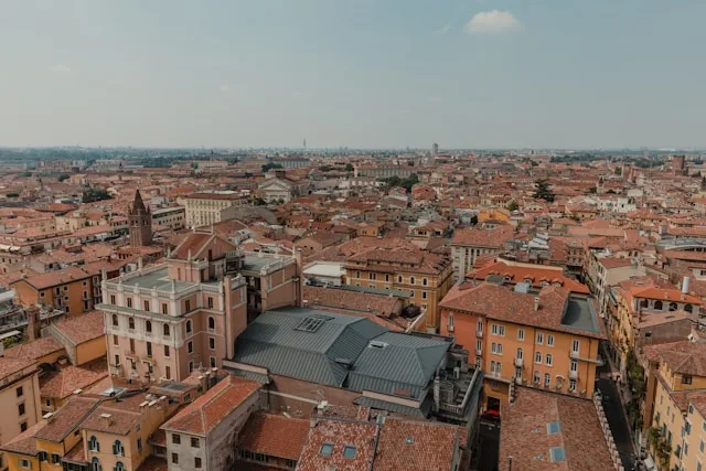 Il settore dell'automazione industriale di Forlì registra un tasso di disoccupazione del 4,8% e 2.800 posizioni scoperte: il mismatch che sta ridefinendo le assunzioni