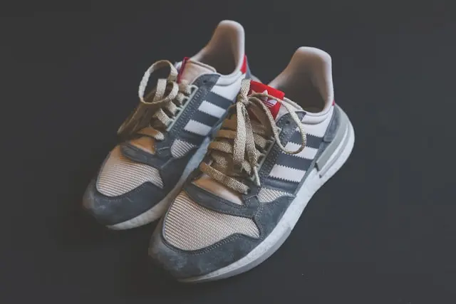 Sektori i Tekstilit dhe Lëkurës në Gjakovë: 12.7% Papunësi, kërkime 11-mujore dhe kriza e aftësive mes tyre3 milionë në 2023, duke përbërë afërsisht 18% të eksporteve totale të [Kosovës](/sq/kosovo-executive-search) në këtë kategori. Zona industriale e komunës strehon përqendrimin më të dendur në vend të kompanive prodhuese familjare. Sipas çdo matjeje të dukshme, ky është një sektor me vrull.