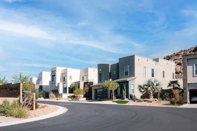 La apuesta de 2.200 millones de dólares de Henderson en centros de datos tiene un problema de 200 personas