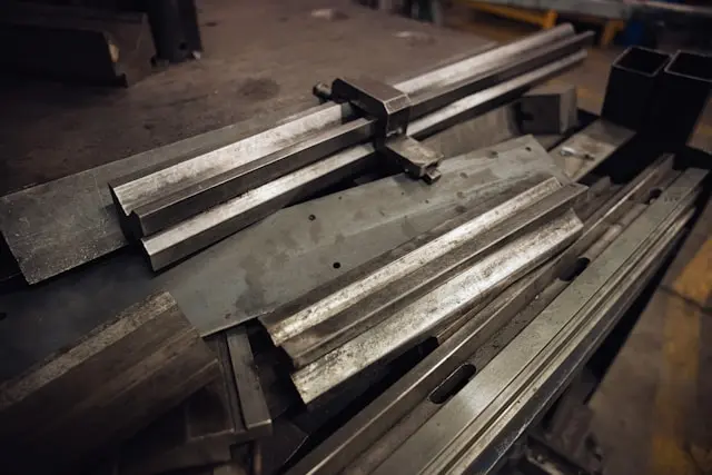 Қарағандының металл өңдеу парадоксы: жастар арасындағы 9.8% жұмыссыздық жағдайында 2,140 ашық вакансия