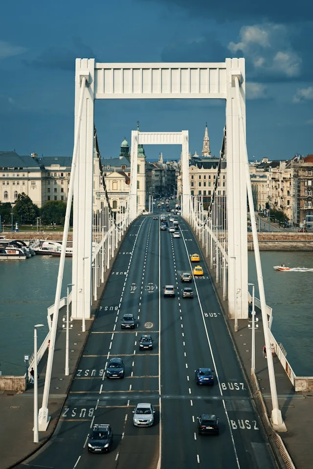 Kecskeméti logisztikai toborzás: miért nem állította meg a tehetségvesztést a 18%-os bérnövekedés