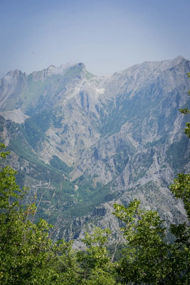 I lavoratori del marmo di Massa hanno investito nell'automazione. I tecnici per gestirla non esistono in numero sufficiente.