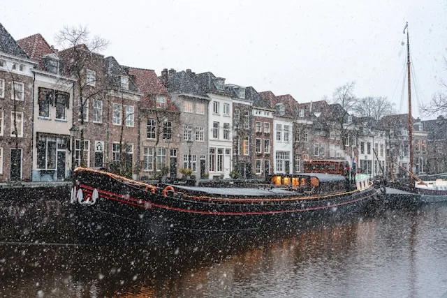 Mechelen's Logistics Boom Invested in Machines. The Talent to Run Them Does Not Exist in Sufficient Numbers.