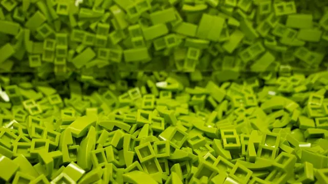 Plastový sektor v Trenčíne má rekordné objednávky a plnú kapacitu. Stále však nedokáže nájsť ľudí, ktorých potrebuje.